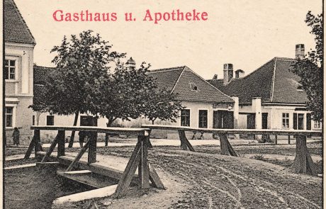 einer Brücke über den Wassergraben Gasthaus und Apotheke in Lackenbach – vor 1909 Gasthaus und Apotheke in Lackenbach vor 1909 mit einer Brücke über den Wassergraben
